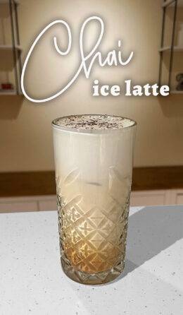 Ice Chai latte - indický korenený čierny čaj