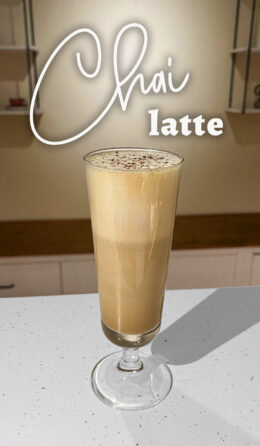 Chai latte / Ice Chai latte - indický korenený čierny čaj 
