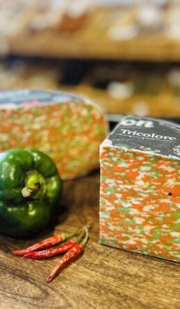 Syr Basiron Tricolore s paprikou a chilli - kravský, kozí